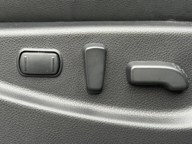 エルグランド ３５０ハイウェイスタープレミアム　禁煙車　１１型フリップダウンモニター　ツインサンルーフ　メモリー＆ヒーター付きレザーシート　両側スライド　衝突軽減ブレーキ　パワーテールゲート　ＡＣ１００Ｖ電源　レーダークルーズ　ビルトインＥＴＣ（68枚目）