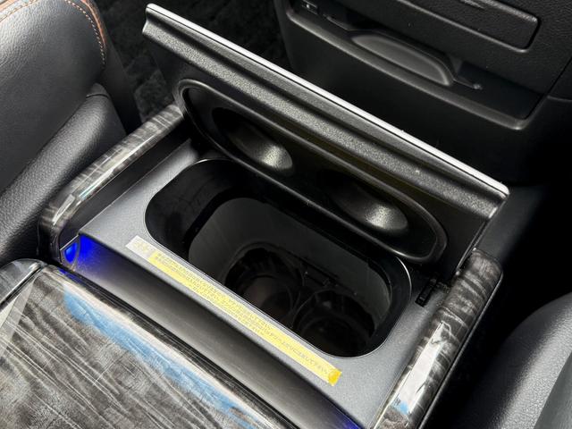 エルグランド ３５０ハイウェイスタープレミアム　禁煙車　１１型フリップダウンモニター　ツインサンルーフ　メモリー＆ヒーター付きレザーシート　両側スライド　衝突軽減ブレーキ　パワーテールゲート　ＡＣ１００Ｖ電源　レーダークルーズ　ビルトインＥＴＣ（69枚目）