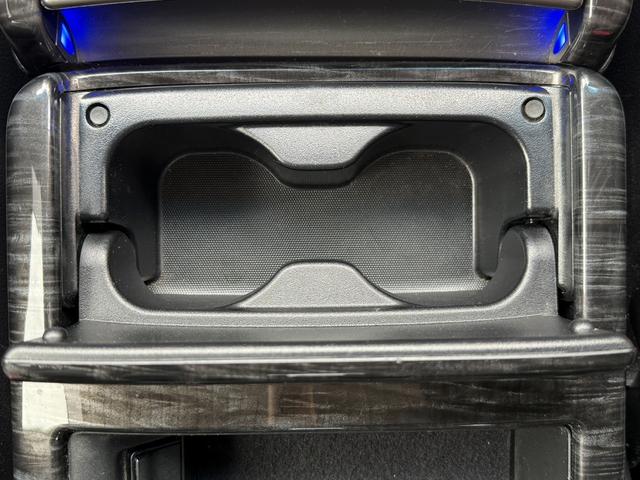 エルグランド ３５０ハイウェイスタープレミアム　禁煙車　１１型フリップダウンモニター　ツインサンルーフ　メモリー＆ヒーター付きレザーシート　両側スライド　衝突軽減ブレーキ　パワーテールゲート　ＡＣ１００Ｖ電源　レーダークルーズ　ビルトインＥＴＣ（70枚目）