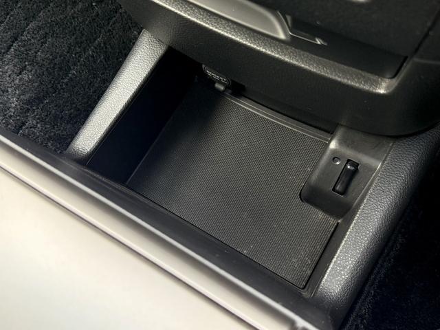 エルグランド ３５０ハイウェイスタープレミアム　禁煙車　１１型フリップダウンモニター　ツインサンルーフ　メモリー＆ヒーター付きレザーシート　両側スライド　衝突軽減ブレーキ　パワーテールゲート　ＡＣ１００Ｖ電源　レーダークルーズ　ビルトインＥＴＣ（72枚目）