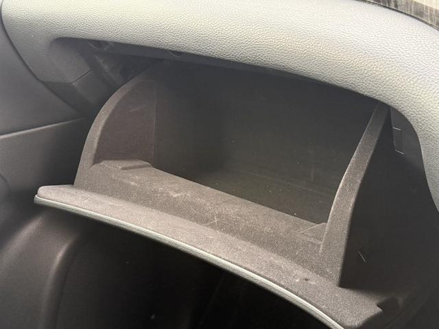 エルグランド ３５０ハイウェイスタープレミアム　禁煙車　１１型フリップダウンモニター　ツインサンルーフ　メモリー＆ヒーター付きレザーシート　両側スライド　衝突軽減ブレーキ　パワーテールゲート　ＡＣ１００Ｖ電源　レーダークルーズ　ビルトインＥＴＣ（74枚目）