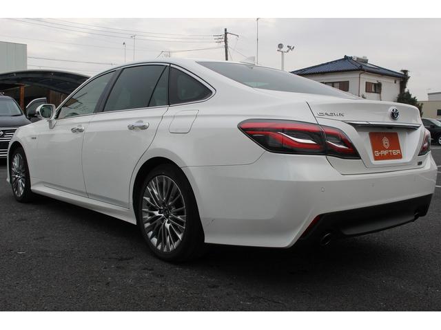 クラウンハイブリッド Ｓ　エレガンススタイル　純正８型ナビ　バックカメラ　フルセグ　アダプティブクルーズコントロール　衝突軽減ブレーキ　運転支援システム　パワーシート　シートヒーター　純正ビルトインＥＴＣ２．０　純正１８インチアルミホイール（8枚目）