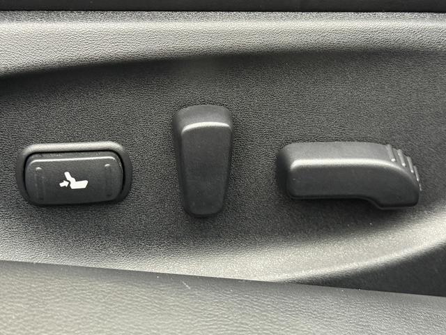 スカイライン ２００ＧＴ－ｔタイプＰ　禁煙車　純正８インチナビ　フルセグ　アラウンドビューカメラ　黒革シート　メモリ付きパワーシート　衝突軽減ブレーキ　運転支援システム　アダプティブクルーズコントロール　パーキングサポート　シートヒーター（6枚目）