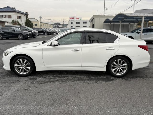 スカイライン ２００ＧＴ－ｔタイプＰ　禁煙車　純正８インチナビ　フルセグ　アラウンドビューカメラ　黒革シート　メモリ付きパワーシート　衝突軽減ブレーキ　運転支援システム　アダプティブクルーズコントロール　パーキングサポート　シートヒーター（11枚目）