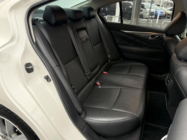 スカイライン ２００ＧＴ－ｔタイプＰ　禁煙車　純正８インチナビ　フルセグ　アラウンドビューカメラ　黒革シート　メモリ付きパワーシート　衝突軽減ブレーキ　運転支援システム　アダプティブクルーズコントロール　パーキングサポート　シートヒーター（16枚目）