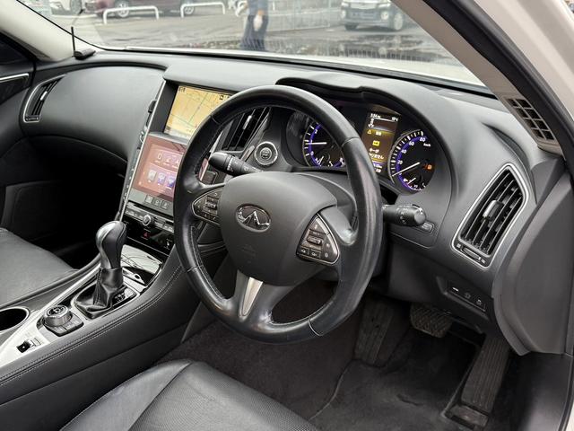 スカイライン ２００ＧＴ－ｔタイプＰ　禁煙車　純正８インチナビ　フルセグ　アラウンドビューカメラ　黒革シート　メモリ付きパワーシート　衝突軽減ブレーキ　運転支援システム　アダプティブクルーズコントロール　パーキングサポート　シートヒーター（42枚目）