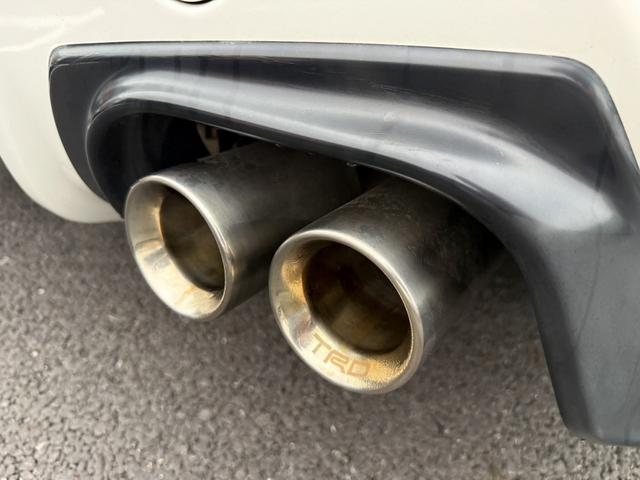 ８６ ＧＴ　禁煙車　６速ＭＴ　ＴＲＤフルエアロ　ＴＲＤマフラー　ＴＲＤキャリパー　ＲＥＣＡＲＯシート　社外ナビ　バックカメラ　フルセグ　ＴＲＤ１８インチアルミホイール　車高調　ＥＴＣ　Ｂｌｕｅｔｏｏｔｈ　スマキー（5枚目）