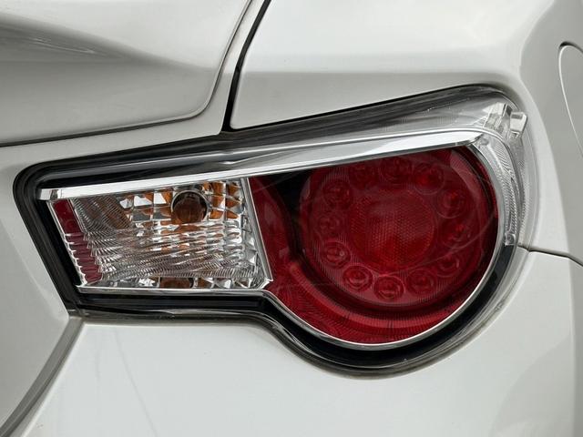 ８６ ＧＴ　禁煙車　６速ＭＴ　ＴＲＤフルエアロ　ＴＲＤマフラー　ＴＲＤキャリパー　ＲＥＣＡＲＯシート　社外ナビ　バックカメラ　フルセグ　ＴＲＤ１８インチアルミホイール　車高調　ＥＴＣ　Ｂｌｕｅｔｏｏｔｈ　スマキー（13枚目）