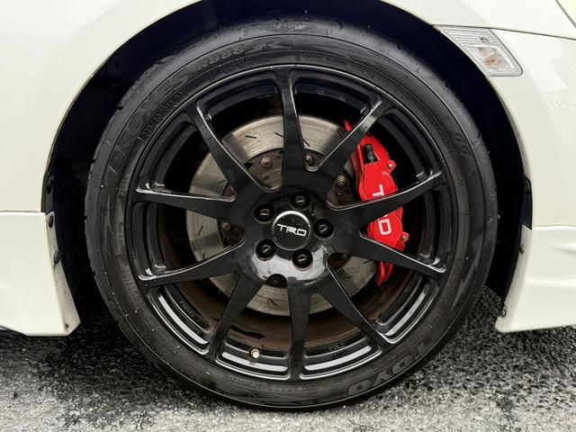 ８６ ＧＴ　禁煙車　６速ＭＴ　ＴＲＤフルエアロ　ＴＲＤマフラー　ＴＲＤキャリパー　ＲＥＣＡＲＯシート　社外ナビ　バックカメラ　フルセグ　ＴＲＤ１８インチアルミホイール　車高調　ＥＴＣ　Ｂｌｕｅｔｏｏｔｈ　スマキー（14枚目）
