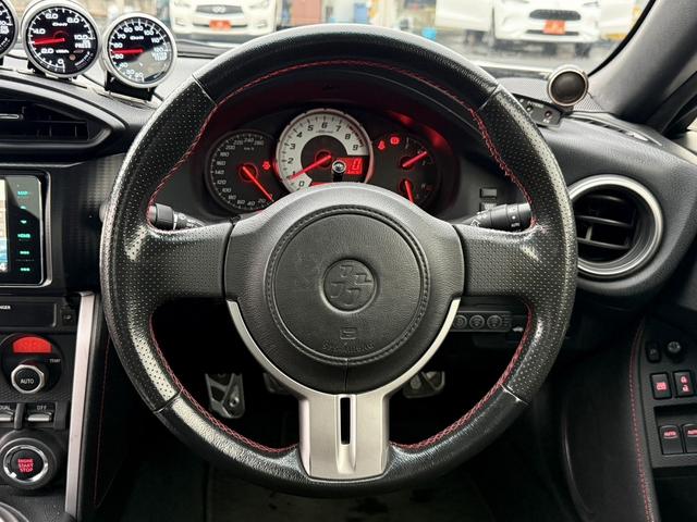 ８６ ＧＴ　禁煙車　６速ＭＴ　ＴＲＤフルエアロ　ＴＲＤマフラー　ＴＲＤキャリパー　ＲＥＣＡＲＯシート　社外ナビ　バックカメラ　フルセグ　ＴＲＤ１８インチアルミホイール　車高調　ＥＴＣ　Ｂｌｕｅｔｏｏｔｈ　スマキー（18枚目）