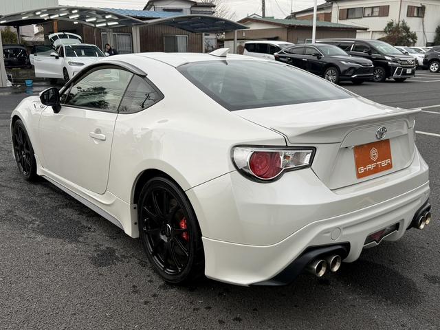 ８６ ＧＴ　禁煙車　６速ＭＴ　ＴＲＤフルエアロ　ＴＲＤマフラー　ＴＲＤキャリパー　ＲＥＣＡＲＯシート　社外ナビ　バックカメラ　フルセグ　ＴＲＤ１８インチアルミホイール　車高調　ＥＴＣ　Ｂｌｕｅｔｏｏｔｈ　スマキー（22枚目）