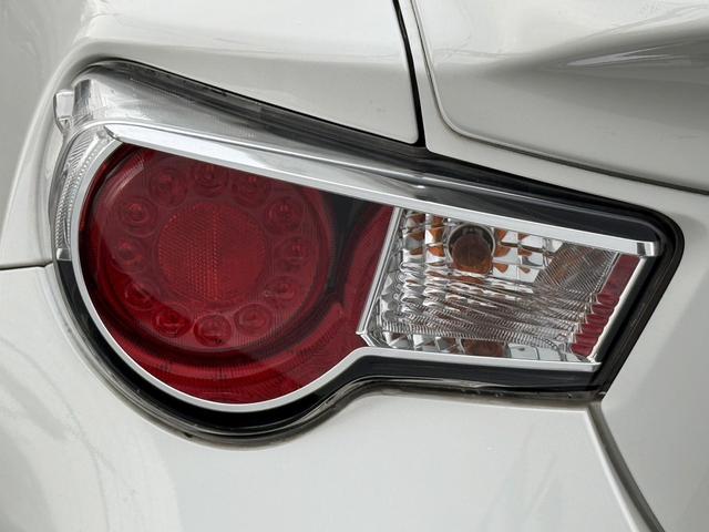 ８６ ＧＴ　禁煙車　６速ＭＴ　ＴＲＤフルエアロ　ＴＲＤマフラー　ＴＲＤキャリパー　ＲＥＣＡＲＯシート　社外ナビ　バックカメラ　フルセグ　ＴＲＤ１８インチアルミホイール　車高調　ＥＴＣ　Ｂｌｕｅｔｏｏｔｈ　スマキー（27枚目）