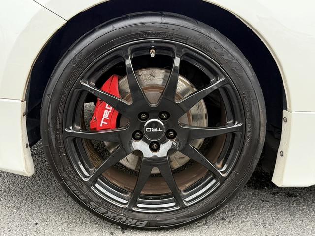 ８６ ＧＴ　禁煙車　６速ＭＴ　ＴＲＤフルエアロ　ＴＲＤマフラー　ＴＲＤキャリパー　ＲＥＣＡＲＯシート　社外ナビ　バックカメラ　フルセグ　ＴＲＤ１８インチアルミホイール　車高調　ＥＴＣ　Ｂｌｕｅｔｏｏｔｈ　スマキー（30枚目）