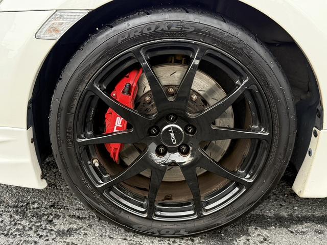 ８６ ＧＴ　禁煙車　６速ＭＴ　ＴＲＤフルエアロ　ＴＲＤマフラー　ＴＲＤキャリパー　ＲＥＣＡＲＯシート　社外ナビ　バックカメラ　フルセグ　ＴＲＤ１８インチアルミホイール　車高調　ＥＴＣ　Ｂｌｕｅｔｏｏｔｈ　スマキー（32枚目）