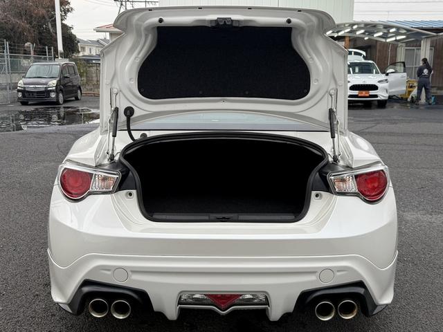 ８６ ＧＴ　禁煙車　６速ＭＴ　ＴＲＤフルエアロ　ＴＲＤマフラー　ＴＲＤキャリパー　ＲＥＣＡＲＯシート　社外ナビ　バックカメラ　フルセグ　ＴＲＤ１８インチアルミホイール　車高調　ＥＴＣ　Ｂｌｕｅｔｏｏｔｈ　スマキー（37枚目）