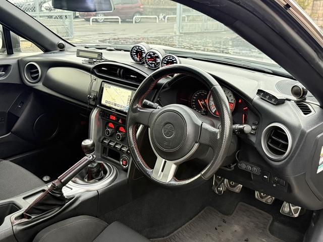 ８６ ＧＴ　禁煙車　６速ＭＴ　ＴＲＤフルエアロ　ＴＲＤマフラー　ＴＲＤキャリパー　ＲＥＣＡＲＯシート　社外ナビ　バックカメラ　フルセグ　ＴＲＤ１８インチアルミホイール　車高調　ＥＴＣ　Ｂｌｕｅｔｏｏｔｈ　スマキー（40枚目）