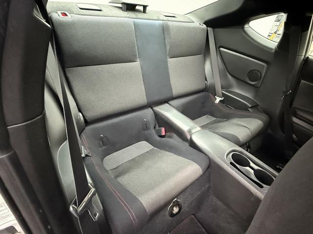 ８６ ＧＴ　禁煙車　６速ＭＴ　ＴＲＤフルエアロ　ＴＲＤマフラー　ＴＲＤキャリパー　ＲＥＣＡＲＯシート　社外ナビ　バックカメラ　フルセグ　ＴＲＤ１８インチアルミホイール　車高調　ＥＴＣ　Ｂｌｕｅｔｏｏｔｈ　スマキー（41枚目）