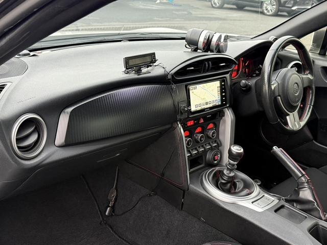 ８６ ＧＴ　禁煙車　６速ＭＴ　ＴＲＤフルエアロ　ＴＲＤマフラー　ＴＲＤキャリパー　ＲＥＣＡＲＯシート　社外ナビ　バックカメラ　フルセグ　ＴＲＤ１８インチアルミホイール　車高調　ＥＴＣ　Ｂｌｕｅｔｏｏｔｈ　スマキー（42枚目）
