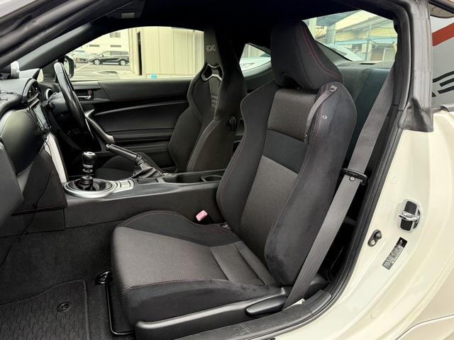 ８６ ＧＴ　禁煙車　６速ＭＴ　ＴＲＤフルエアロ　ＴＲＤマフラー　ＴＲＤキャリパー　ＲＥＣＡＲＯシート　社外ナビ　バックカメラ　フルセグ　ＴＲＤ１８インチアルミホイール　車高調　ＥＴＣ　Ｂｌｕｅｔｏｏｔｈ　スマキー（43枚目）