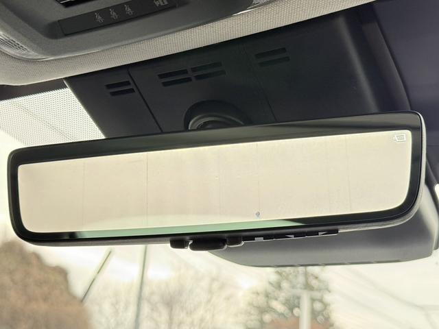 プリウス Ｚ　禁煙車　パノラマルーフ　デジタルインナーミラー　モデリスタエアロ　黒革シート　ＡＣ１００Ｖ電源　純正１２．３型ディスプレイオーディオ　地デジ　パノラミックビューカメラ　衝突軽減　レーダークルーズ（4枚目）
