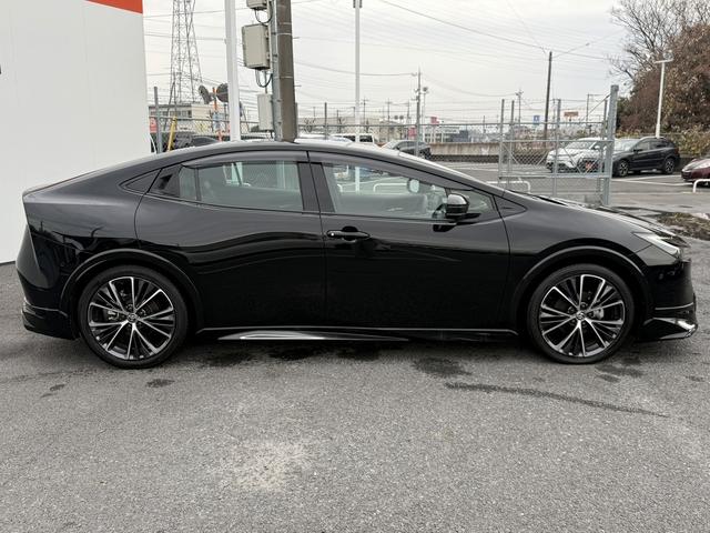 プリウス Ｚ　禁煙車　パノラマルーフ　デジタルインナーミラー　モデリスタエアロ　黒革シート　ＡＣ１００Ｖ電源　純正１２．３型ディスプレイオーディオ　地デジ　パノラミックビューカメラ　衝突軽減　レーダークルーズ（9枚目）