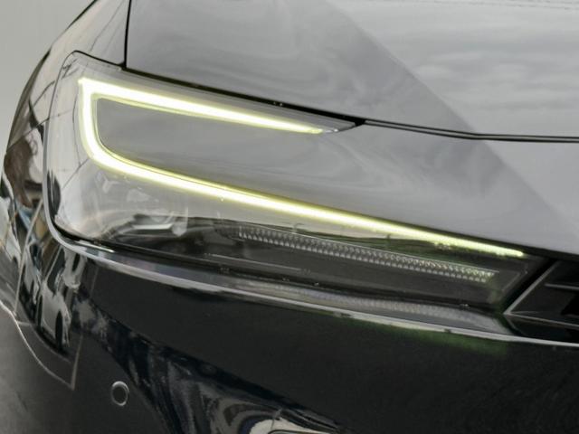 プリウス Ｚ　禁煙車　パノラマルーフ　デジタルインナーミラー　モデリスタエアロ　黒革シート　ＡＣ１００Ｖ電源　純正１２．３型ディスプレイオーディオ　地デジ　パノラミックビューカメラ　衝突軽減　レーダークルーズ（12枚目）