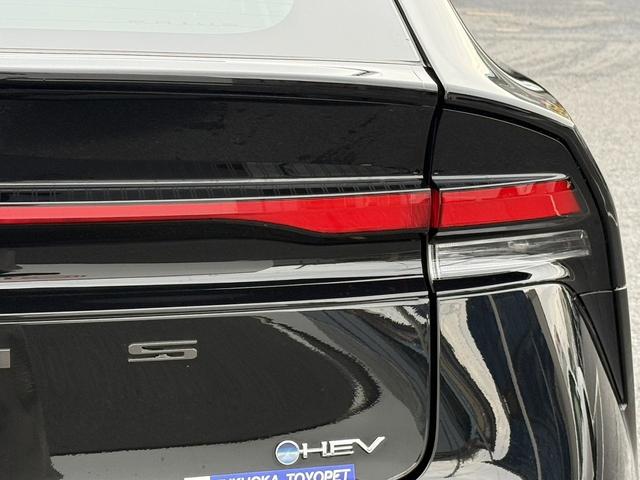 プリウス Ｚ　禁煙車　パノラマルーフ　デジタルインナーミラー　モデリスタエアロ　黒革シート　ＡＣ１００Ｖ電源　純正１２．３型ディスプレイオーディオ　地デジ　パノラミックビューカメラ　衝突軽減　レーダークルーズ（13枚目）