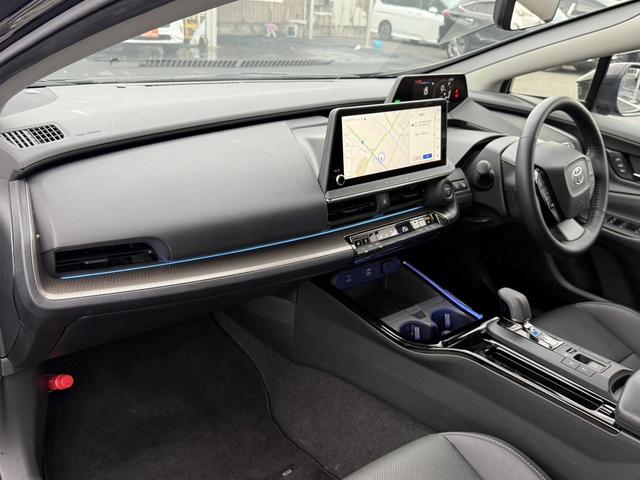 プリウス Ｚ　禁煙車　パノラマルーフ　デジタルインナーミラー　モデリスタエアロ　黒革シート　ＡＣ１００Ｖ電源　純正１２．３型ディスプレイオーディオ　地デジ　パノラミックビューカメラ　衝突軽減　レーダークルーズ（45枚目）