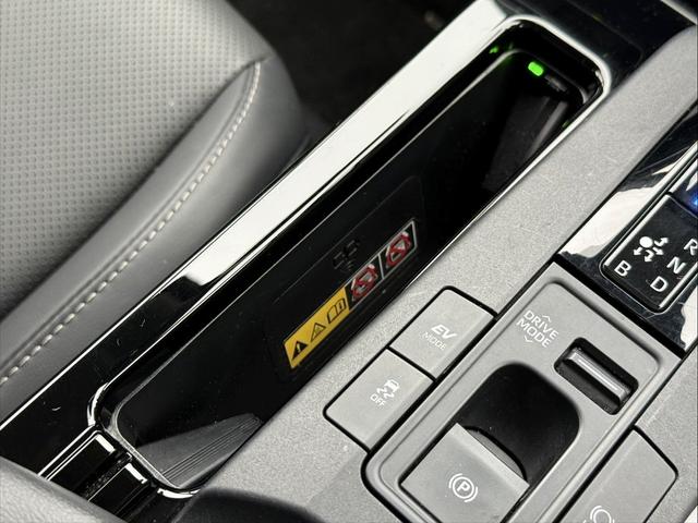 プリウス Ｚ　禁煙車　パノラマルーフ　デジタルインナーミラー　モデリスタエアロ　黒革シート　ＡＣ１００Ｖ電源　純正１２．３型ディスプレイオーディオ　地デジ　パノラミックビューカメラ　衝突軽減　レーダークルーズ（62枚目）