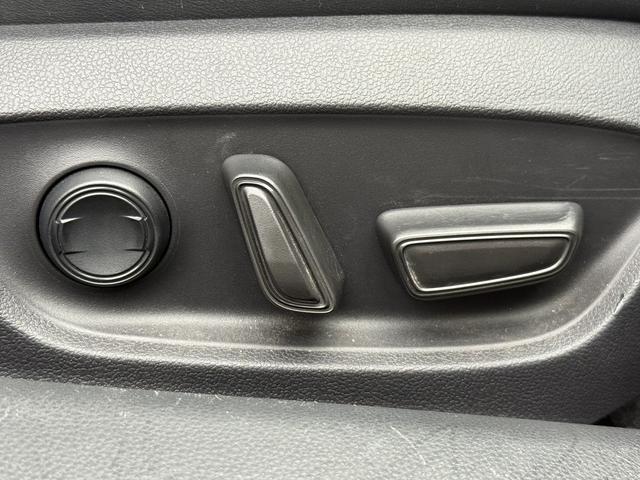 プリウス Ｚ　禁煙車　パノラマルーフ　デジタルインナーミラー　モデリスタエアロ　黒革シート　ＡＣ１００Ｖ電源　純正１２．３型ディスプレイオーディオ　地デジ　パノラミックビューカメラ　衝突軽減　レーダークルーズ（68枚目）