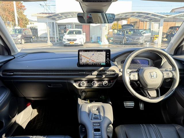 ＺＲ－Ｖ ｅ：ＨＥＶ　Ｚ　禁煙車　ヒーター付きパワーシート　純正９インチナビ　フルセグ　全方位カメラ　運転支援システム　衝突軽減ブレーキ　ステアリングヒーター　パワーバックドア　後退時アラート　パドルシフト　ワイヤレス充電器（18枚目）