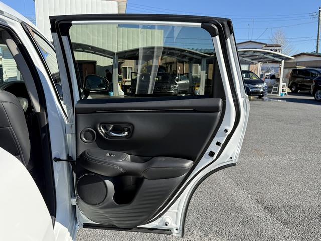 ＺＲ－Ｖ ｅ：ＨＥＶ　Ｚ　禁煙車　ヒーター付きパワーシート　純正９インチナビ　フルセグ　全方位カメラ　運転支援システム　衝突軽減ブレーキ　ステアリングヒーター　パワーバックドア　後退時アラート　パドルシフト　ワイヤレス充電器（38枚目）