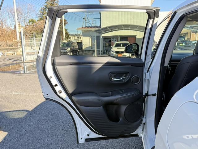 ＺＲ－Ｖ ｅ：ＨＥＶ　Ｚ　禁煙車　ヒーター付きパワーシート　純正９インチナビ　フルセグ　全方位カメラ　運転支援システム　衝突軽減ブレーキ　ステアリングヒーター　パワーバックドア　後退時アラート　パドルシフト　ワイヤレス充電器（42枚目）