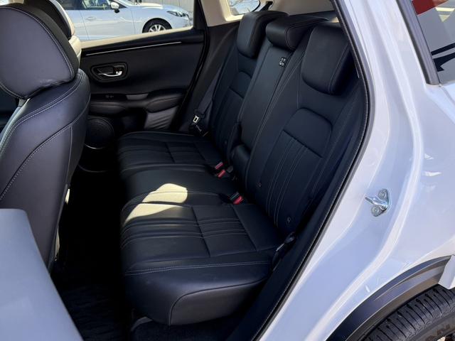 ＺＲ－Ｖ ｅ：ＨＥＶ　Ｚ　禁煙車　ヒーター付きパワーシート　純正９インチナビ　フルセグ　全方位カメラ　運転支援システム　衝突軽減ブレーキ　ステアリングヒーター　パワーバックドア　後退時アラート　パドルシフト　ワイヤレス充電器（48枚目）