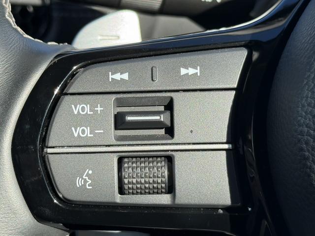 ＺＲ－Ｖ ｅ：ＨＥＶ　Ｚ　禁煙車　ヒーター付きパワーシート　純正９インチナビ　フルセグ　全方位カメラ　運転支援システム　衝突軽減ブレーキ　ステアリングヒーター　パワーバックドア　後退時アラート　パドルシフト　ワイヤレス充電器（51枚目）