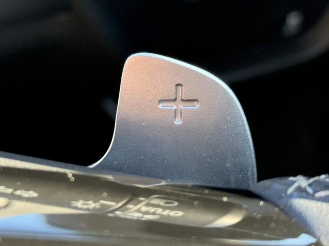 ＺＲ－Ｖ ｅ：ＨＥＶ　Ｚ　禁煙車　ヒーター付きパワーシート　純正９インチナビ　フルセグ　全方位カメラ　運転支援システム　衝突軽減ブレーキ　ステアリングヒーター　パワーバックドア　後退時アラート　パドルシフト　ワイヤレス充電器（53枚目）