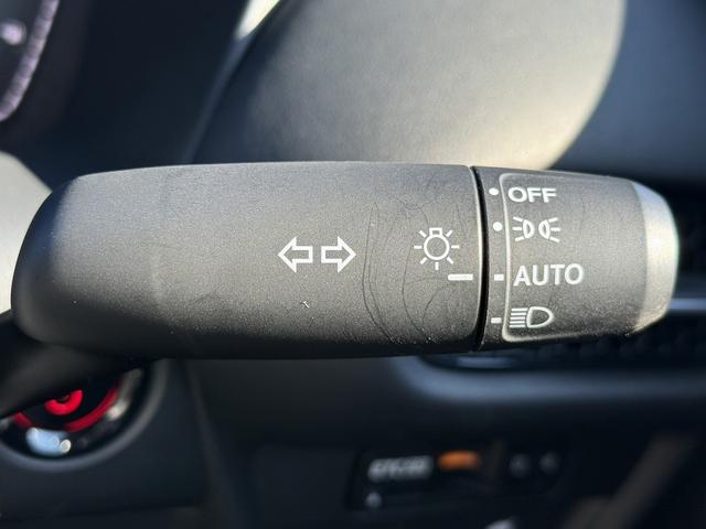 ＺＲ－Ｖ ｅ：ＨＥＶ　Ｚ　禁煙車　ヒーター付きパワーシート　純正９インチナビ　フルセグ　全方位カメラ　運転支援システム　衝突軽減ブレーキ　ステアリングヒーター　パワーバックドア　後退時アラート　パドルシフト　ワイヤレス充電器（55枚目）