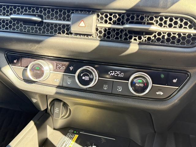 ＺＲ－Ｖ ｅ：ＨＥＶ　Ｚ　禁煙車　ヒーター付きパワーシート　純正９インチナビ　フルセグ　全方位カメラ　運転支援システム　衝突軽減ブレーキ　ステアリングヒーター　パワーバックドア　後退時アラート　パドルシフト　ワイヤレス充電器（60枚目）