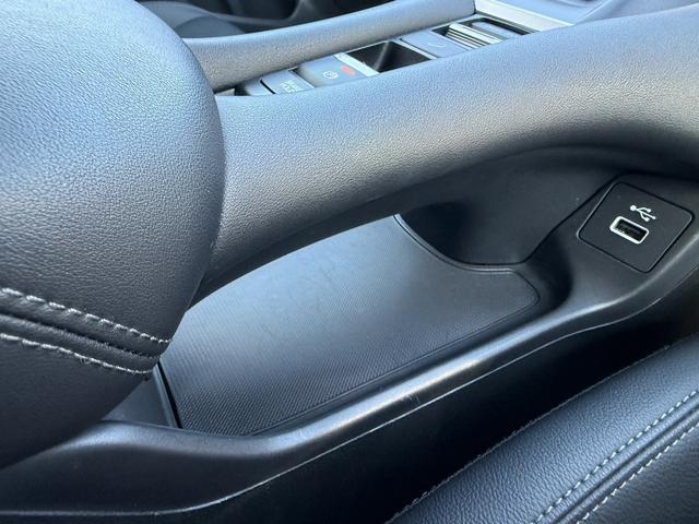 ＺＲ－Ｖ ｅ：ＨＥＶ　Ｚ　禁煙車　ヒーター付きパワーシート　純正９インチナビ　フルセグ　全方位カメラ　運転支援システム　衝突軽減ブレーキ　ステアリングヒーター　パワーバックドア　後退時アラート　パドルシフト　ワイヤレス充電器（67枚目）