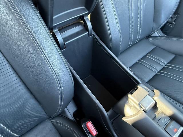 ＺＲ－Ｖ ｅ：ＨＥＶ　Ｚ　禁煙車　ヒーター付きパワーシート　純正９インチナビ　フルセグ　全方位カメラ　運転支援システム　衝突軽減ブレーキ　ステアリングヒーター　パワーバックドア　後退時アラート　パドルシフト　ワイヤレス充電器（69枚目）