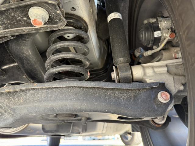 ＺＲ－Ｖ ｅ：ＨＥＶ　Ｚ　禁煙車　ヒーター付きパワーシート　純正９インチナビ　フルセグ　全方位カメラ　運転支援システム　衝突軽減ブレーキ　ステアリングヒーター　パワーバックドア　後退時アラート　パドルシフト　ワイヤレス充電器（78枚目）