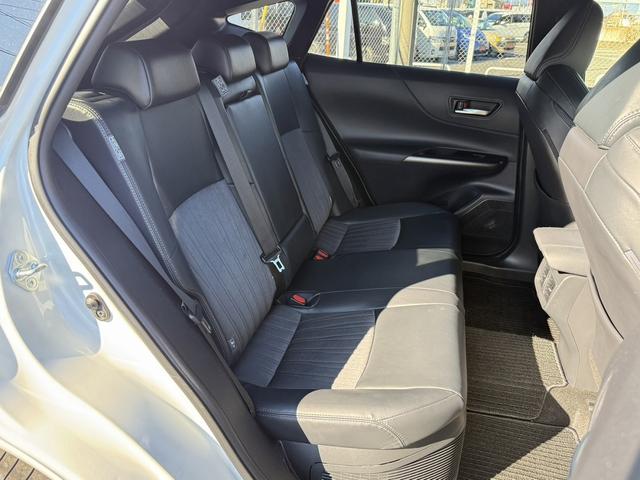 ハリアーハイブリッド Ｇ　禁煙車　純正８インチディスプレイ　衝突軽減ブレーキ　運転支援システム　デジタルインナーミラー　ＡＣ１００Ｖ電源　オートハイビーム　ホールドブレーキ　ロードサインアシスト　コーナーセンサー　ＥＴＣ（16枚目）