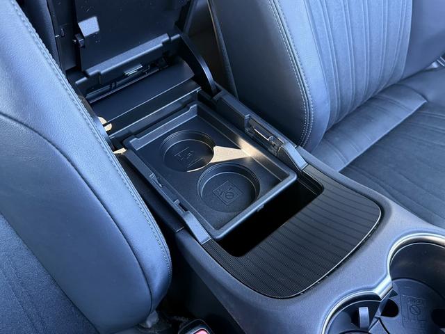 ハリアーハイブリッド Ｇ　禁煙車　純正８インチディスプレイ　衝突軽減ブレーキ　運転支援システム　デジタルインナーミラー　ＡＣ１００Ｖ電源　オートハイビーム　ホールドブレーキ　ロードサインアシスト　コーナーセンサー　ＥＴＣ（63枚目）