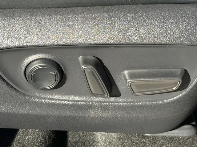 ハリアーハイブリッド Ｇ　禁煙車　純正８インチディスプレイ　衝突軽減ブレーキ　運転支援システム　デジタルインナーミラー　ＡＣ１００Ｖ電源　オートハイビーム　ホールドブレーキ　ロードサインアシスト　コーナーセンサー　ＥＴＣ（67枚目）