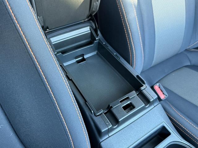 ＸＶ ２．０ｉ－Ｌ　アイサイト　禁煙車　ルーフレールシャークアンテナ　フルセグ　バックカメラ　衝突軽減ブレーキ　運転支援システム　ブラインドスポットモニター　レーダークルーズ　ｎａｎｏｅ搭載　オレンジ刺繍革巻きハンドル＆シート（67枚目）