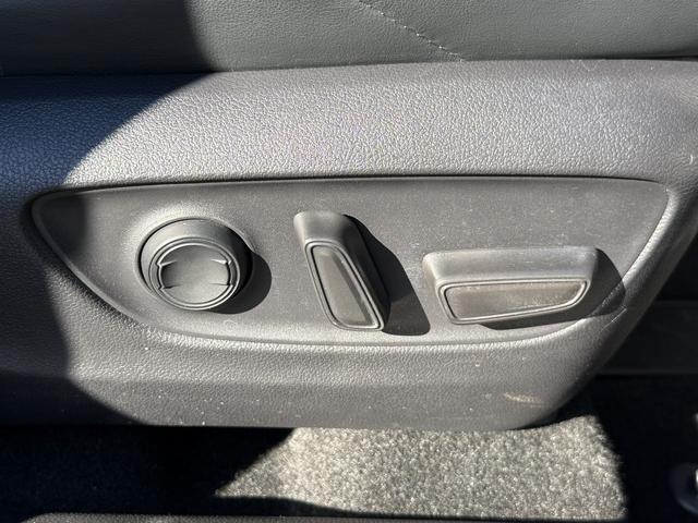 ハリアー Ｚ　禁煙車　純正ＪＢＬ１２．３インチナビ　３６０度カメラ　フルセグ　ワイヤレス充電　ブラウンレザー内装　運転支援　衝突軽減　ヘッドアップディスプレイ　ＢＳＭ　Ｐシート　パワーリアゲート　レーダークルーズ（69枚目）