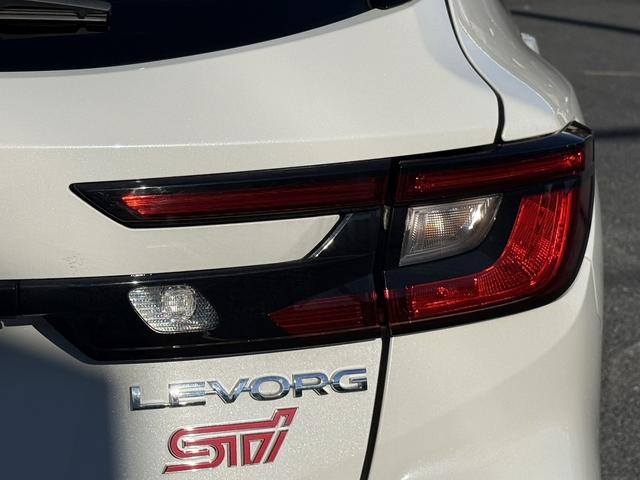 レヴォーグ ＳＴＩスポーツ　ＥＸ　純正１１．６インチナビ　フルセグ　フロントサイドバックカメラ　メモリー＆ヒーター付き電動付き赤黒革シート　パワーテールゲート　運転支援　衝突軽減　レーダークルーズ　ドライバーモニタリングシステム（13枚目）
