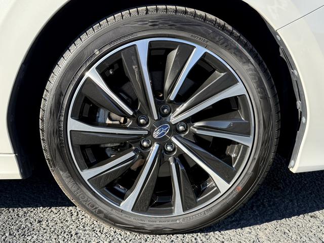 レヴォーグ ＳＴＩスポーツ　ＥＸ　純正１１．６インチナビ　フルセグ　フロントサイドバックカメラ　メモリー＆ヒーター付き電動付き赤黒革シート　パワーテールゲート　運転支援　衝突軽減　レーダークルーズ　ドライバーモニタリングシステム（14枚目）