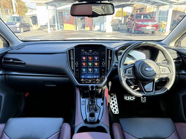 レヴォーグ ＳＴＩスポーツ　ＥＸ　純正１１．６インチナビ　フルセグ　フロントサイドバックカメラ　メモリー＆ヒーター付き電動付き赤黒革シート　パワーテールゲート　運転支援　衝突軽減　レーダークルーズ　ドライバーモニタリングシステム（18枚目）