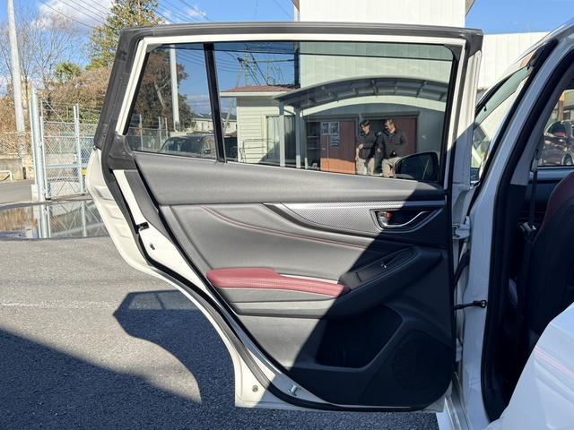 レヴォーグ ＳＴＩスポーツ　ＥＸ　純正１１．６インチナビ　フルセグ　フロントサイドバックカメラ　メモリー＆ヒーター付き電動付き赤黒革シート　パワーテールゲート　運転支援　衝突軽減　レーダークルーズ　ドライバーモニタリングシステム（42枚目）